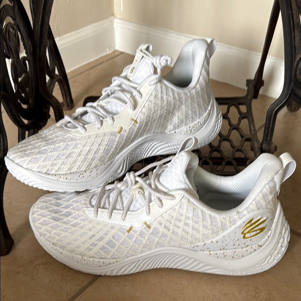 Under Armor Curry Size 17 Basketball Sneakers Men’s Size 17 Women’sSize 18.5 New